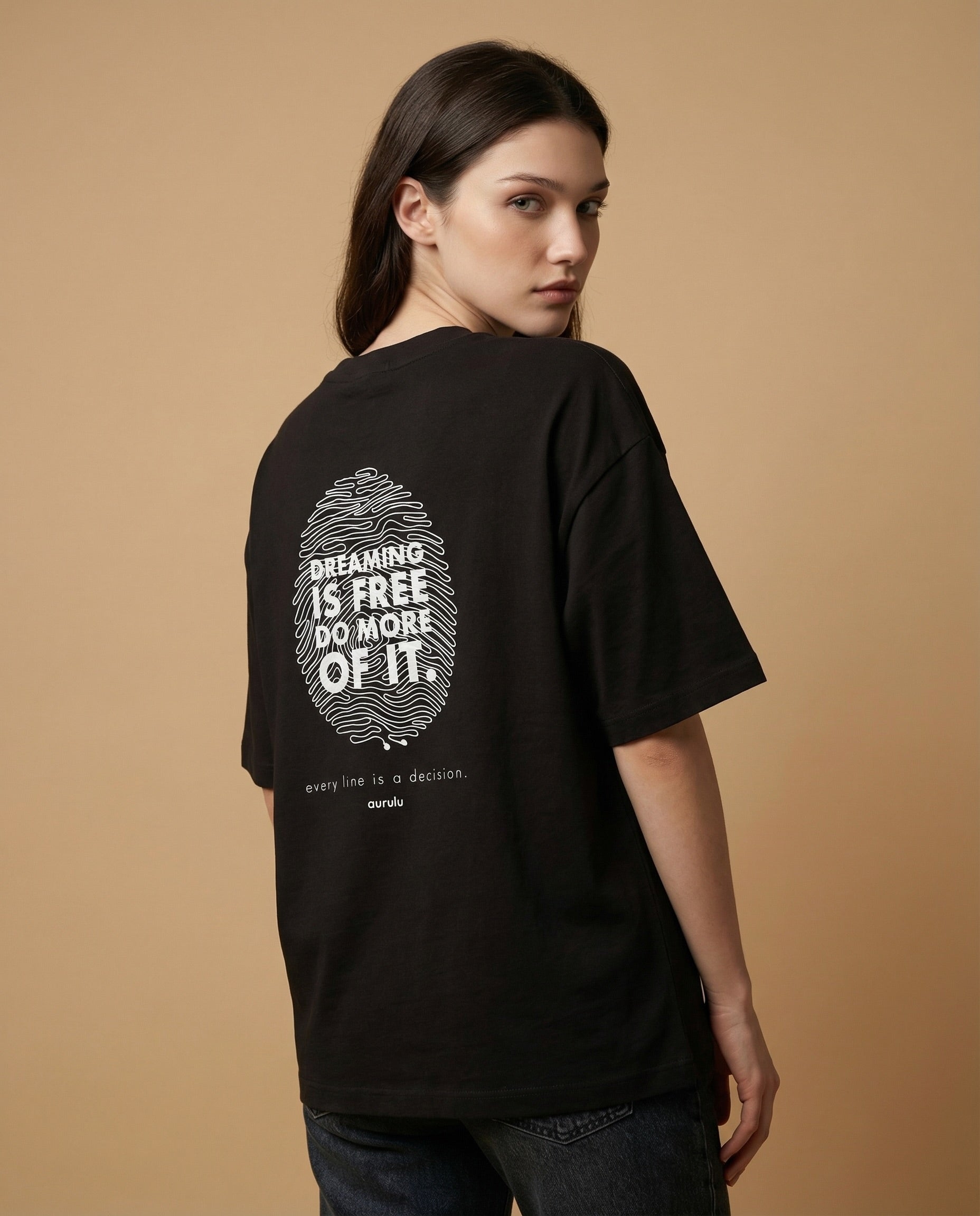 Aurulu imprint oversized women's tee made of print material, featuring a relaxed fit and stylish design.