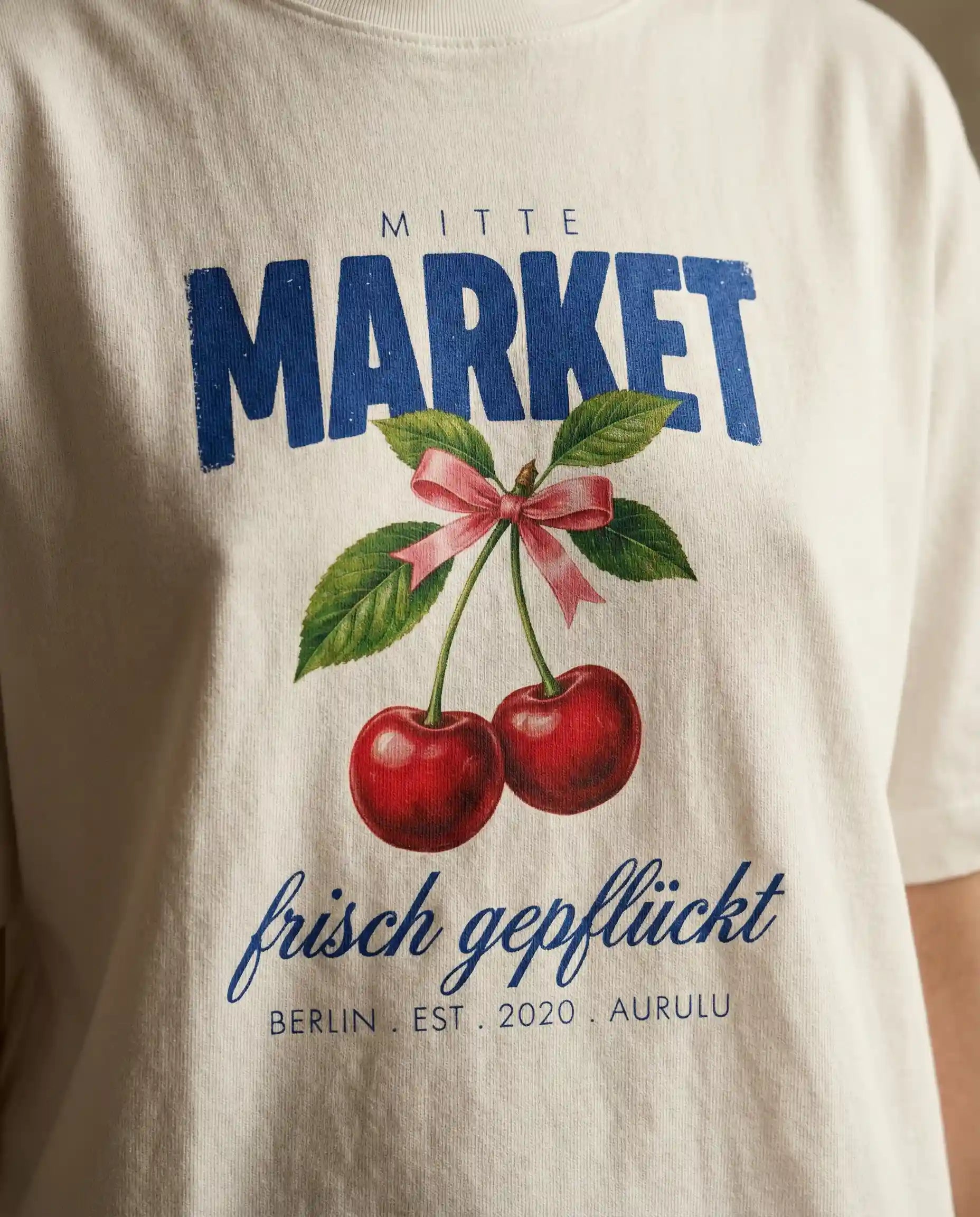 Aurulu Mitte Market women's oversized print tee featuring a relaxed fit and stylish graphic design on soft fabric.