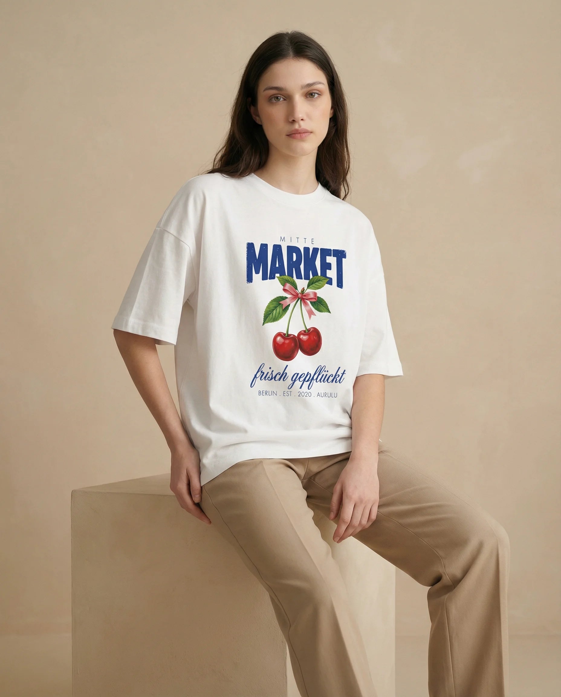 Aurulu Mitte Market women's oversized tee with colorful print, relaxed fit, and soft fabric, ideal for casual wear.